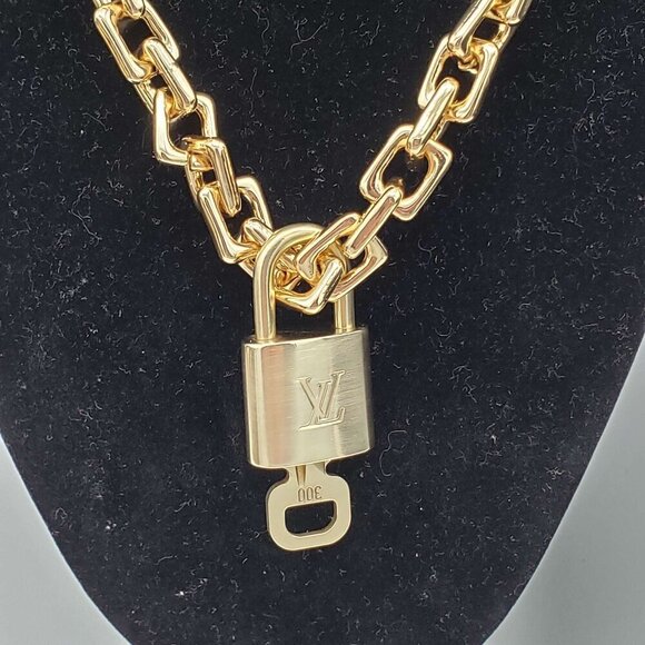 100% Auth Louis Vuitton Lock & Key with Unbranded Gold Plated Chain Necklace - Picture 6 of 7